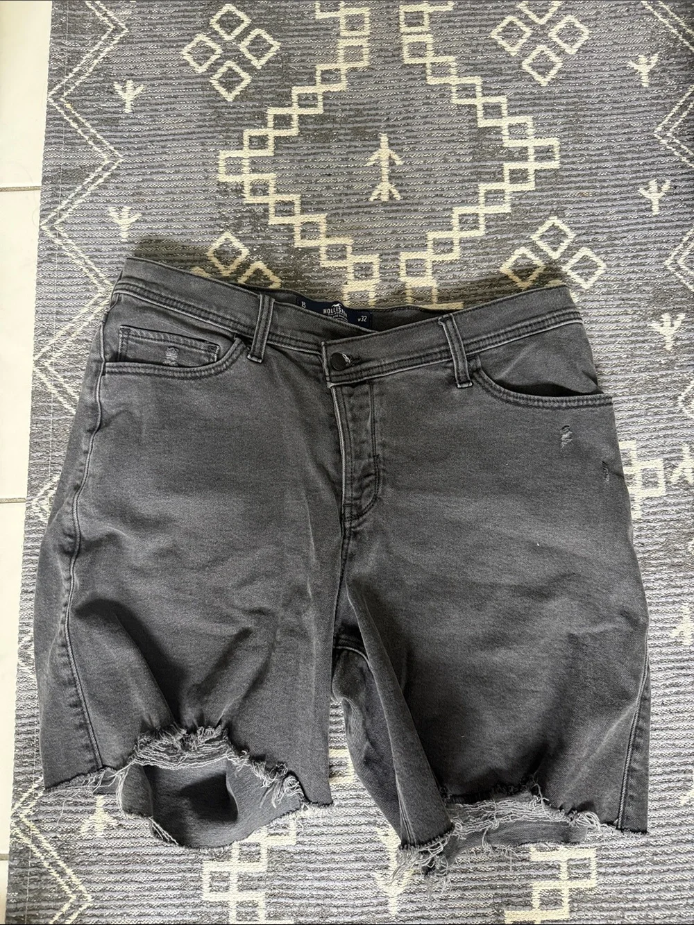 Hollister Ultra High Rise Dad Long Shorts Black Washed Denim Distressed 7”
